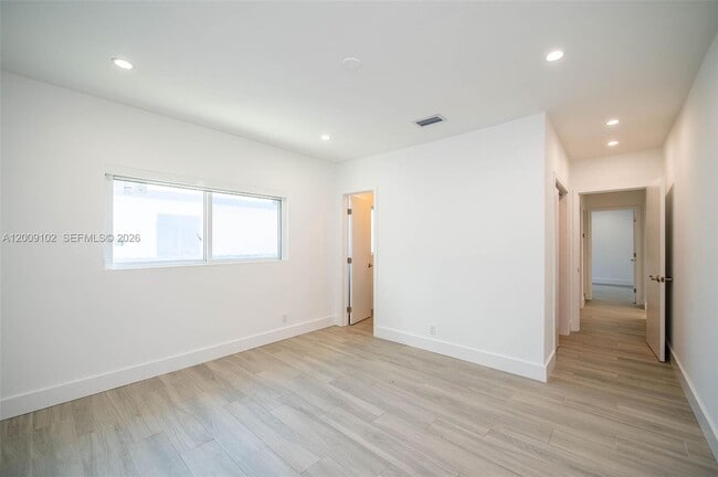 Building Photo - 330 SW 27th Rd