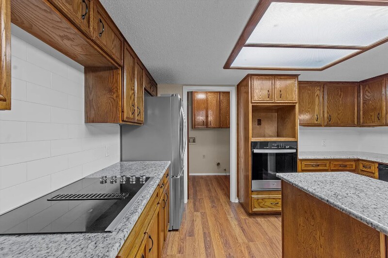 Building Photo - 8606 Mesa Dr