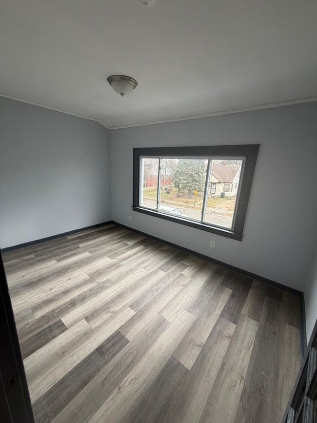 Building Photo - 4 bedroom 2 full bathroom!