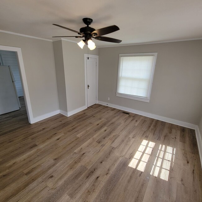 Building Photo - 3/1 House- Sparta City Limits