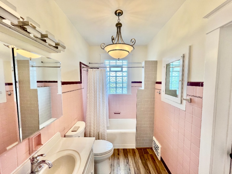 Building Photo - 716 N 9th St