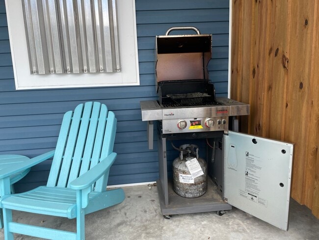 Building Photo - OFF-SEASON MONTHLY RENTAL - ESCAPE THE WINTER MONTHS!!!