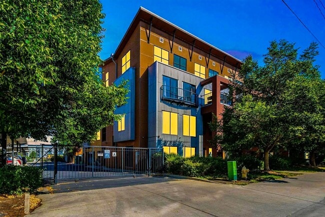 Primary Photo - 2 Bedroom 2 Bathroom Loft Condo in RiNo (R...