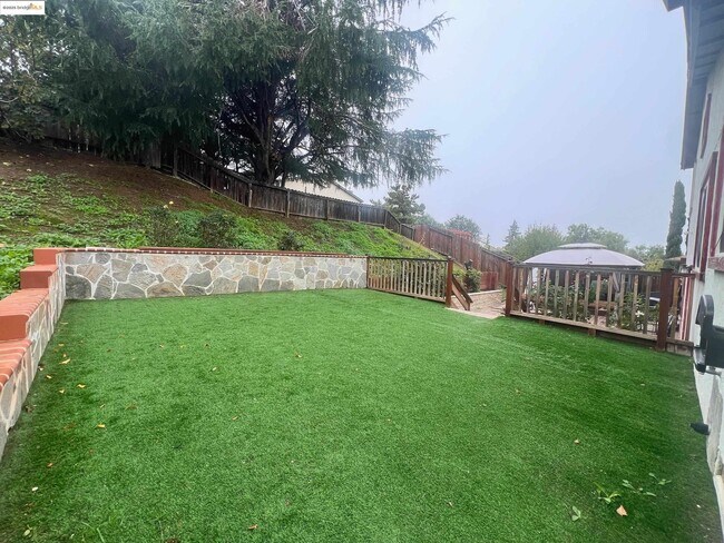 Building Photo - 2322 Peachtree Cir