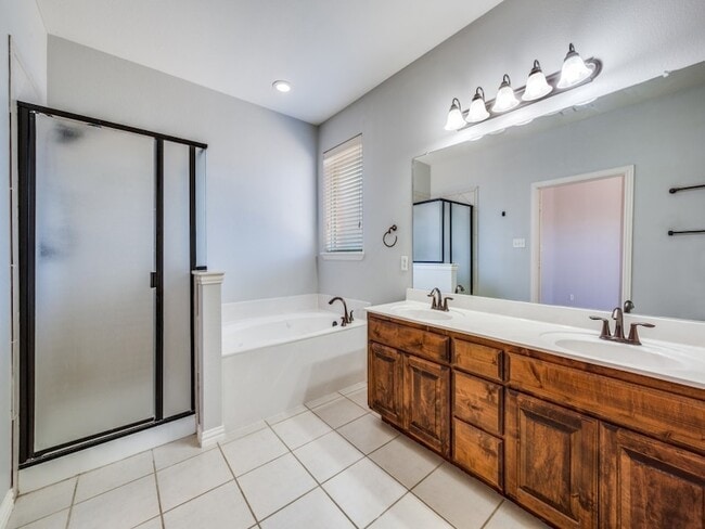 Building Photo - 805 Lake Worth Trl