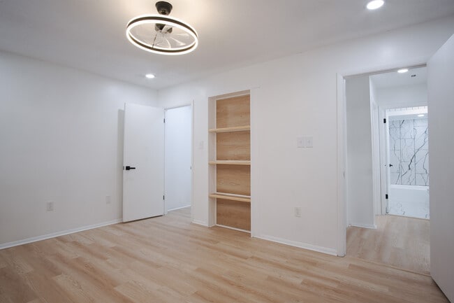 Building Photo - 106 Woodhouse Ln