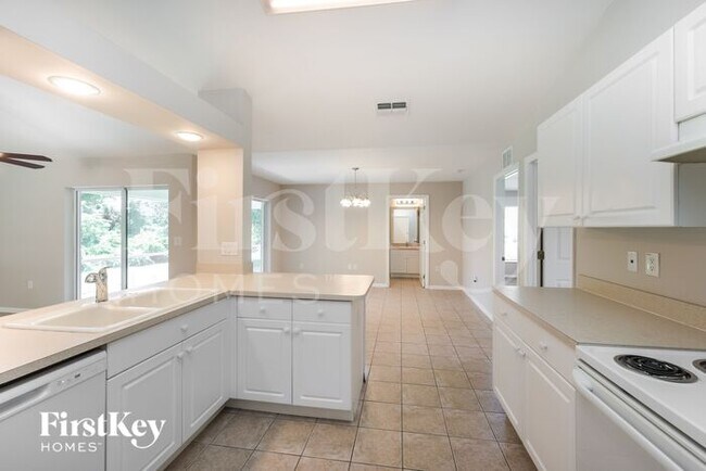 Building Photo - 740 Nina Ave S