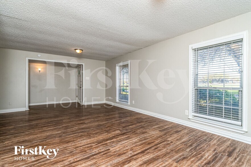 Building Photo - 4913 Alta Oaks Ln