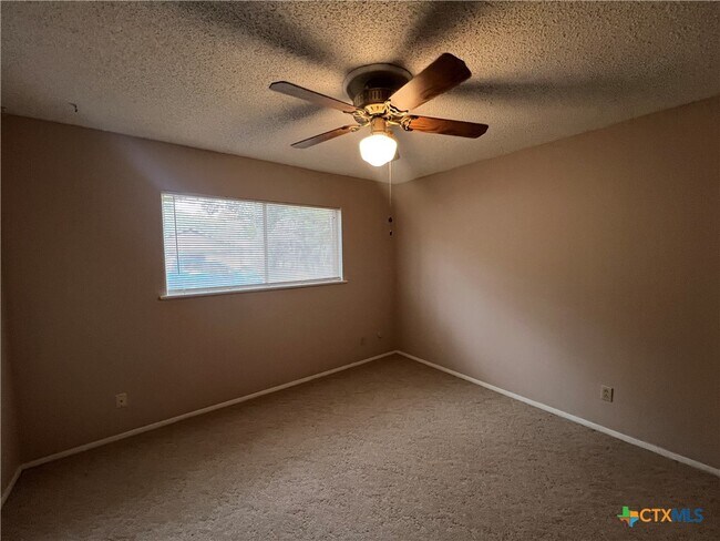 Building Photo - 801 Timber Dr