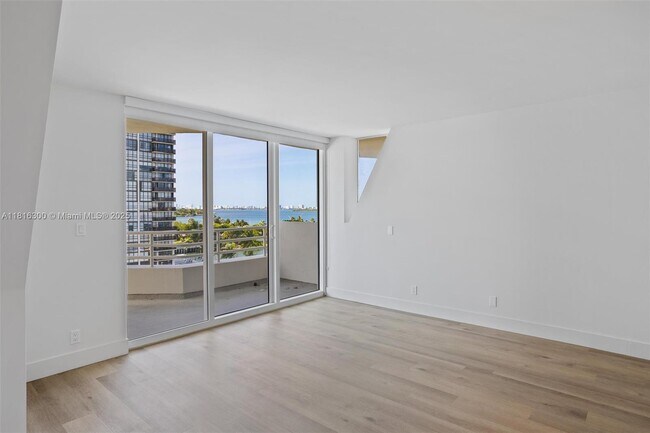 Building Photo - 555 NE 34th St
