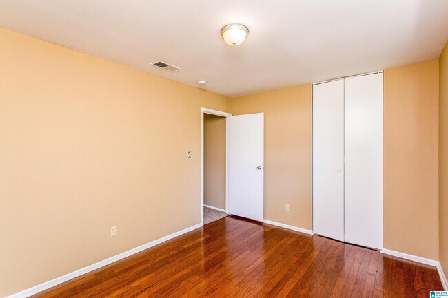 Building Photo - 1112 S Gale Dr