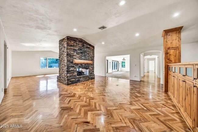 Building Photo - 4531 E Quartz Mountain Rd