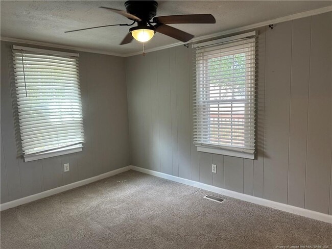 Building Photo - 420 W Mountain Dr