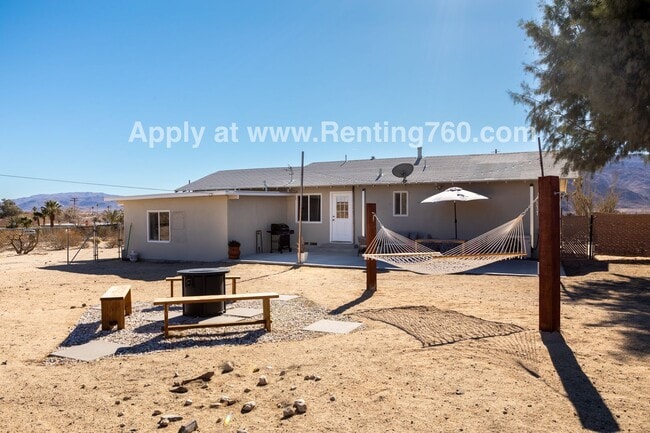 Building Photo - Lovely 3 Bed Home With Solar Panels!