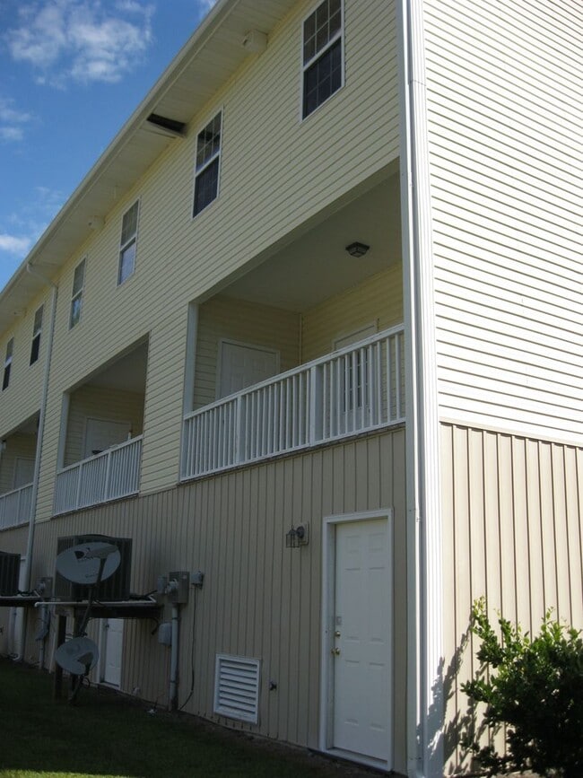 Building Photo - 323 Laurel Oak Ln