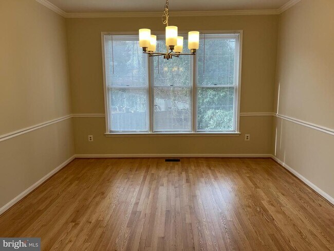 Building Photo - 9425 Spruce Tree Cir