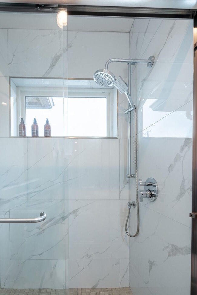 Building Photo - 2732 Fair Oaks Ave