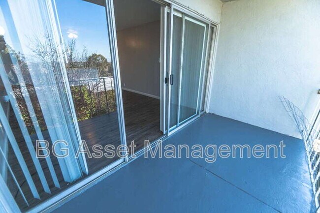 Building Photo - 944 Fletcher Ln