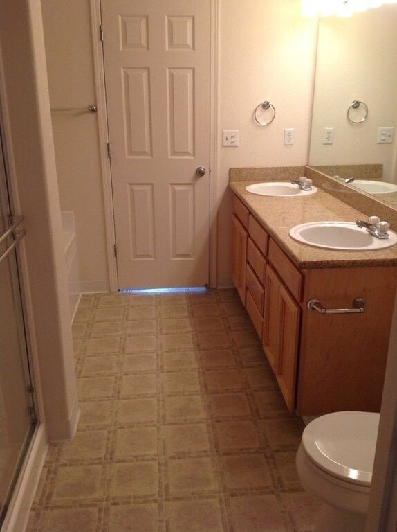 Building Photo - 2 Bedroom, 2.5 bath townhome in West Pasco with Bonus Office space