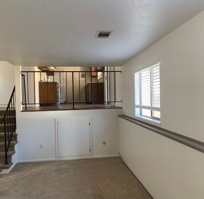 Building Photo - 818 Mansfield Dr