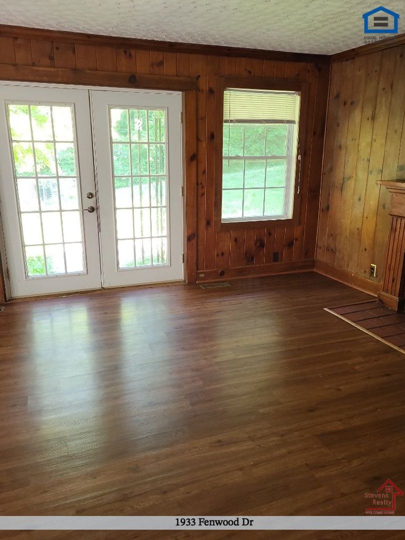 Building Photo - 1933 Fenwood Dr