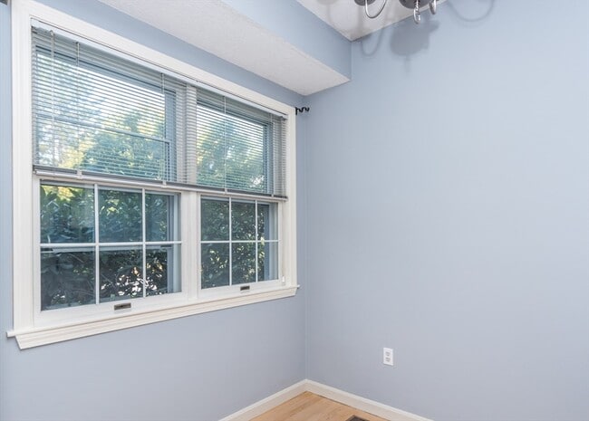 Building Photo - 285 Bishops Forest Dr