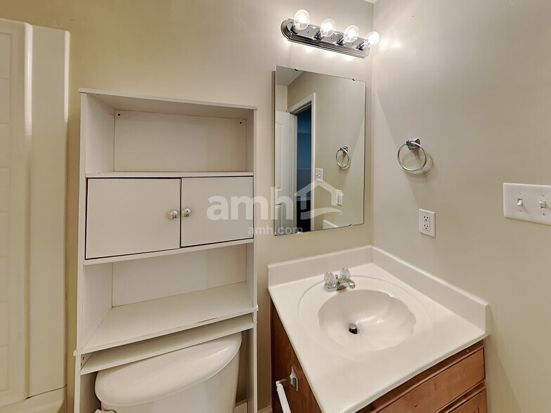 Building Photo - 2411 Cairns Mill Ct