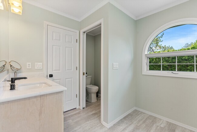Building Photo - 602 W Bradford Ct