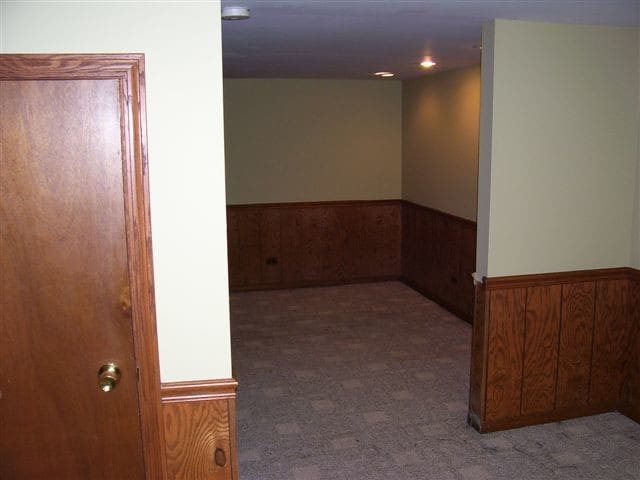 Building Photo - 112 N Hager Ave