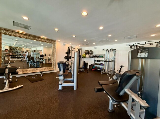 Building Photo - 2451 Brickell Ave