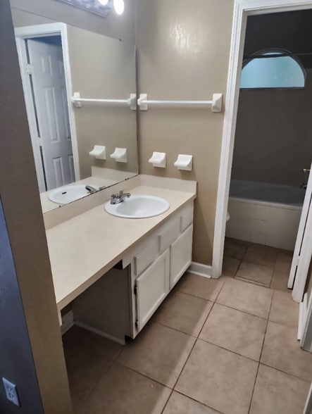 Building Photo - 6227 Countryman Ln E