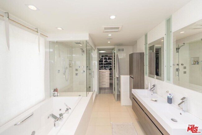 Building Photo - 16722 Charmel Ln