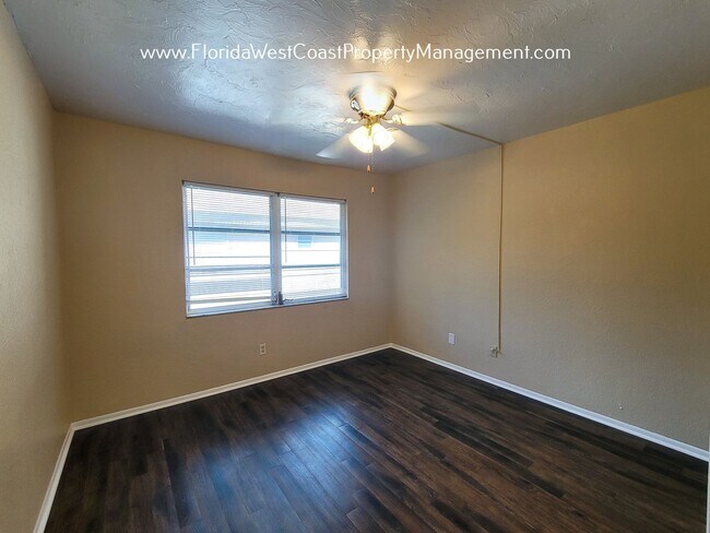 Building Photo - 3 BED/ 2.5 BATH CONDO-TOWNHOME- Fairway Oaks Sarasota