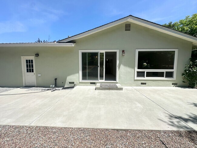 Building Photo - Charming Terra Linda Home in San Rafael