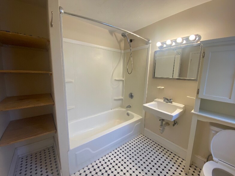 Building Photo - 18 Congress Pl