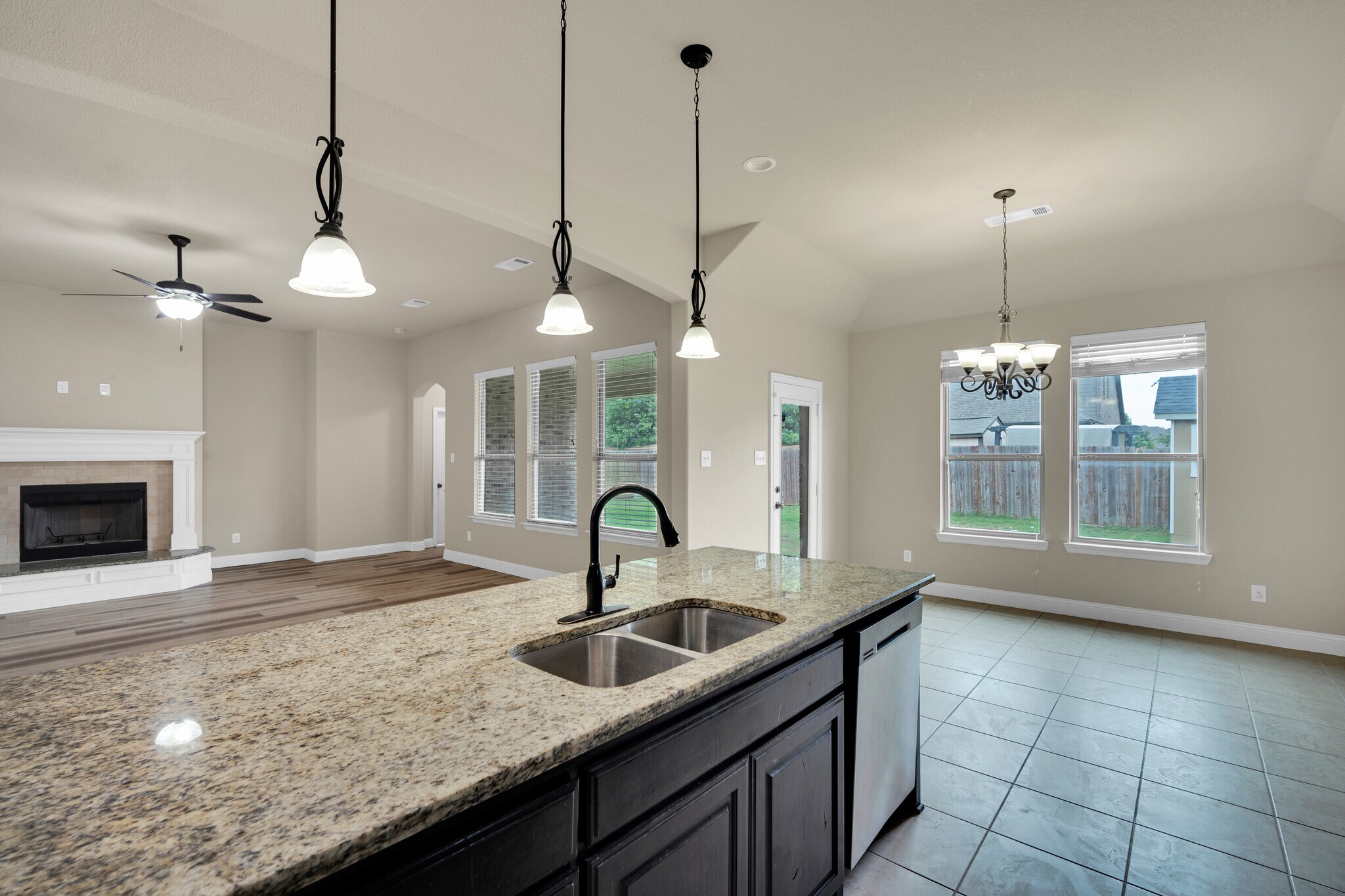 Building Photo - 437 Whispering Willow Dr