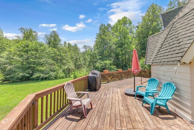 Building Photo - One-of-a-Kind 4 BR Retreat on Nearly 13 Pr...