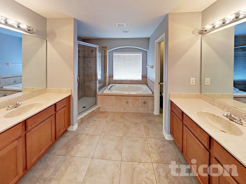 Building Photo - 9540 Baton Rouge Ln