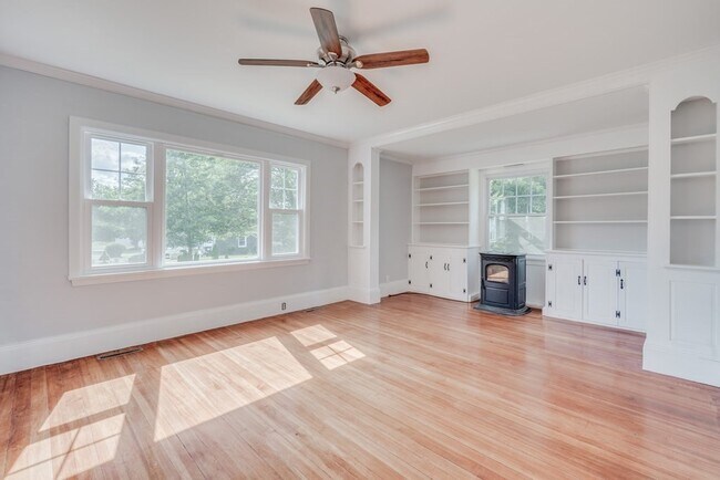 Building Photo - 1 Hickory Hill Dr