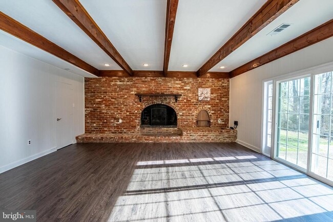 Building Photo - 8209 Mockingbird Dr