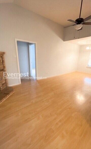 Building Photo - 24 Wagon Wheel Ct