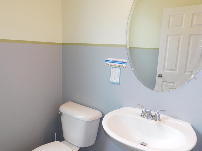 Building Photo - 4251 Lilac Ln