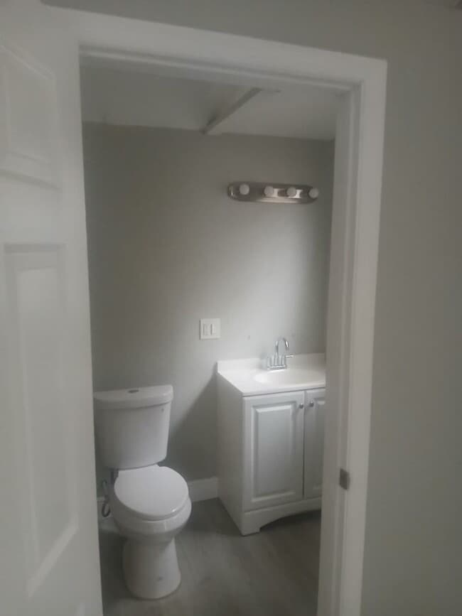 Building Photo - Cozy 1BR Home with Spacious Front Patio, Ample Parking, and Private Backyard in Zephyrhills!