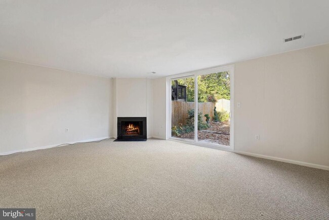Building Photo - 10855 Deborah Dr
