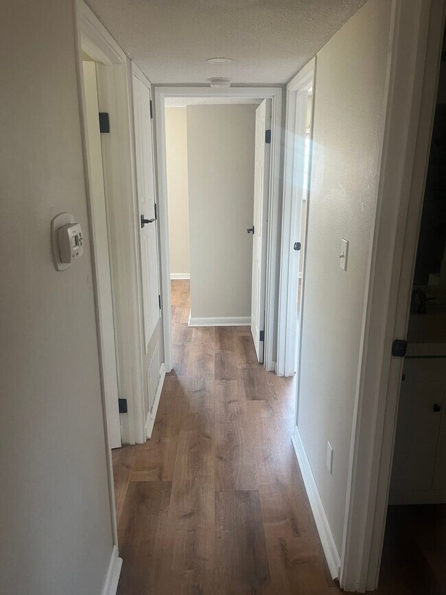Building Photo - Move in ready 3bedroom 2bath