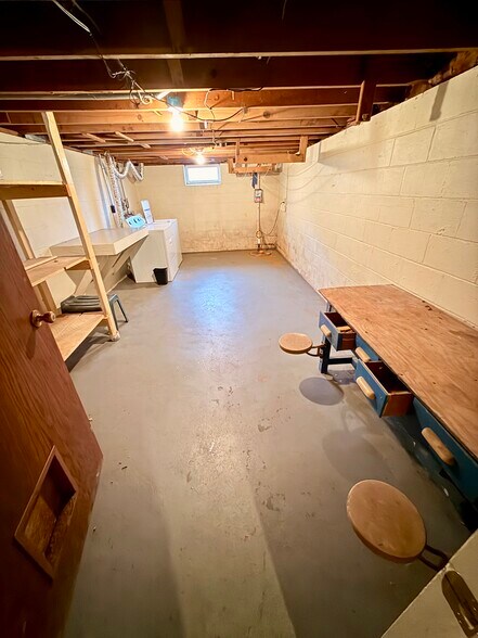 Building Photo - 310 Poplar St