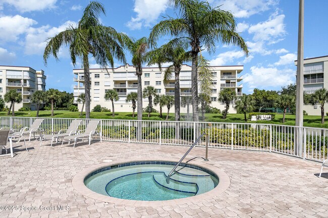 Building Photo - 8871 Lake Dr