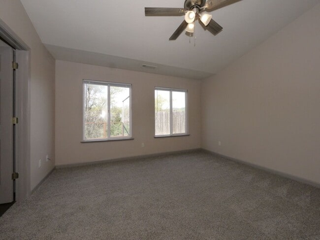 Building Photo - 460 Toyon Dr