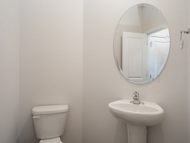 Building Photo - 3 Bed 2.5 Bath Townhome, END UNIT WITH PRIVATE BACKYARD! PRICE REDUCTION!