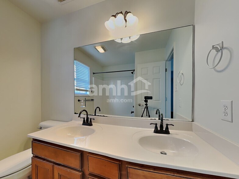 Building Photo - 3342 Hunt Crest Rd